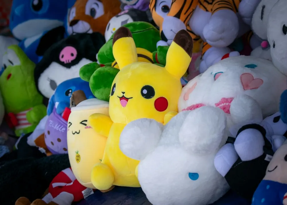 Een berg Pokémon-knuffels